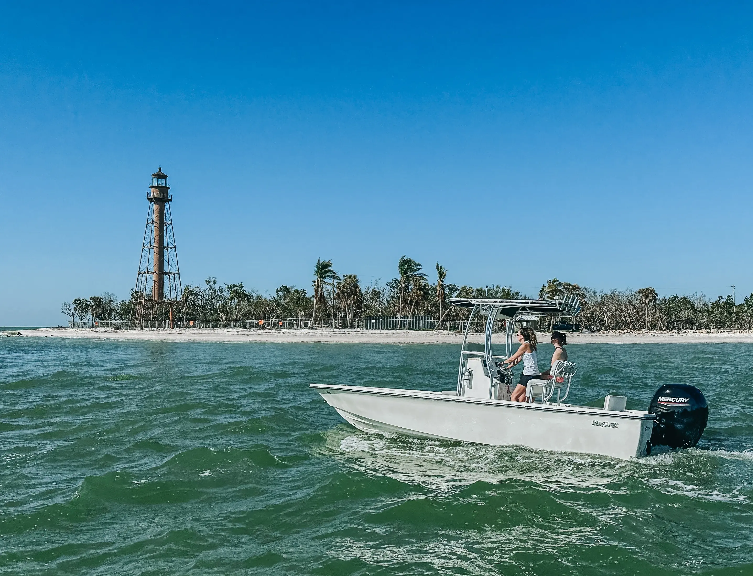 220 Bay Boat