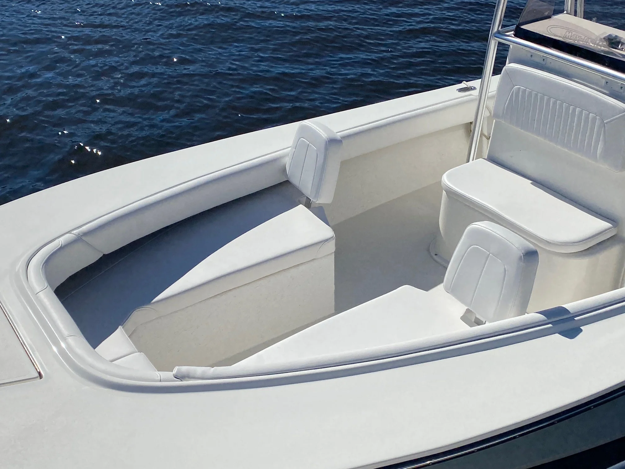 23 Cape Classic interior